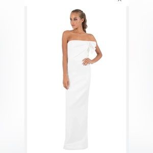 Black Halo Divina Gown white